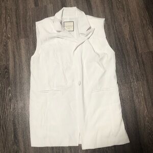 Bagatelle Collection White Sleeveless Button-Up Vest